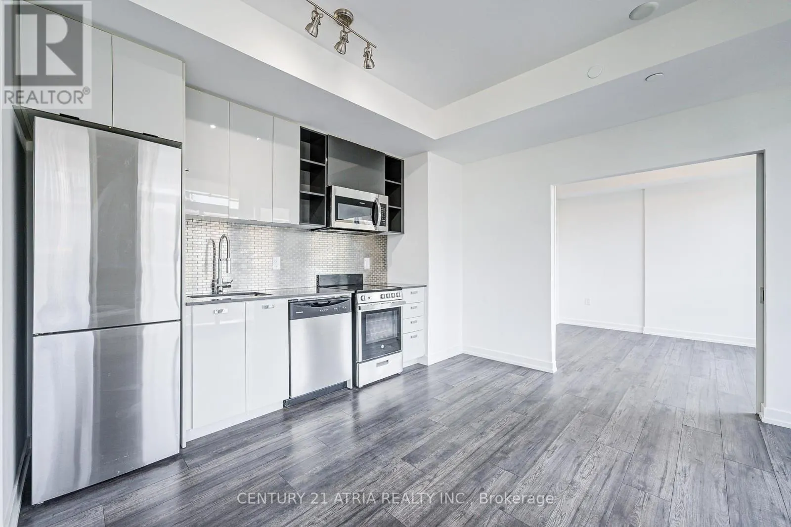 401 - 10 DE BOERS DRIVE