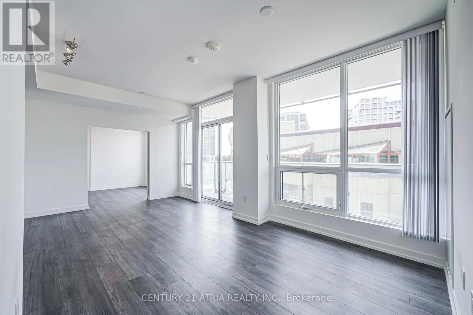 401 - 10 DE BOERS DRIVE