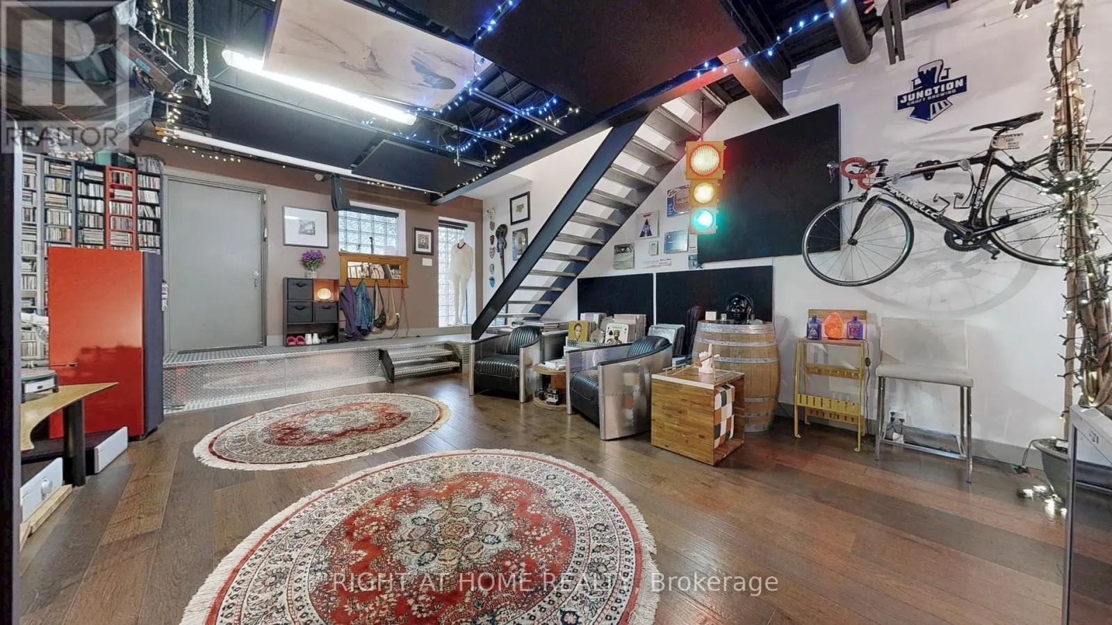 2400 ST CLAIR AVENUE W