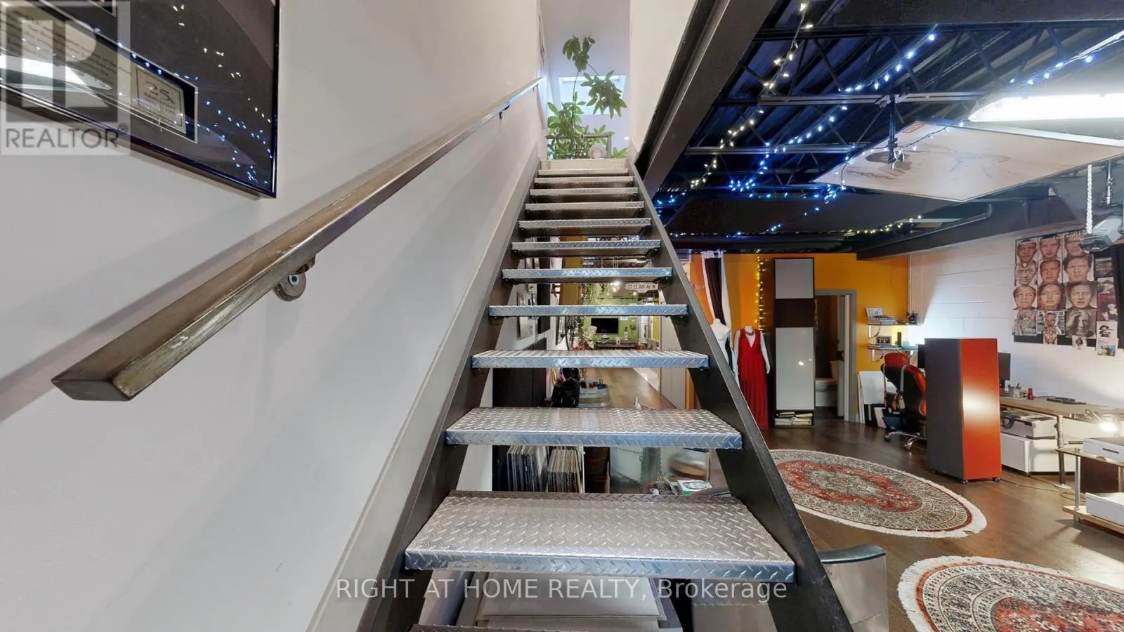 2400 ST CLAIR AVENUE W