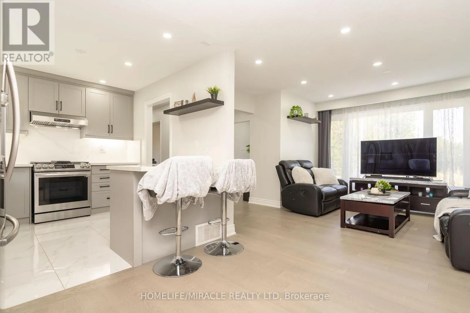 5 FINSBURY DRIVE