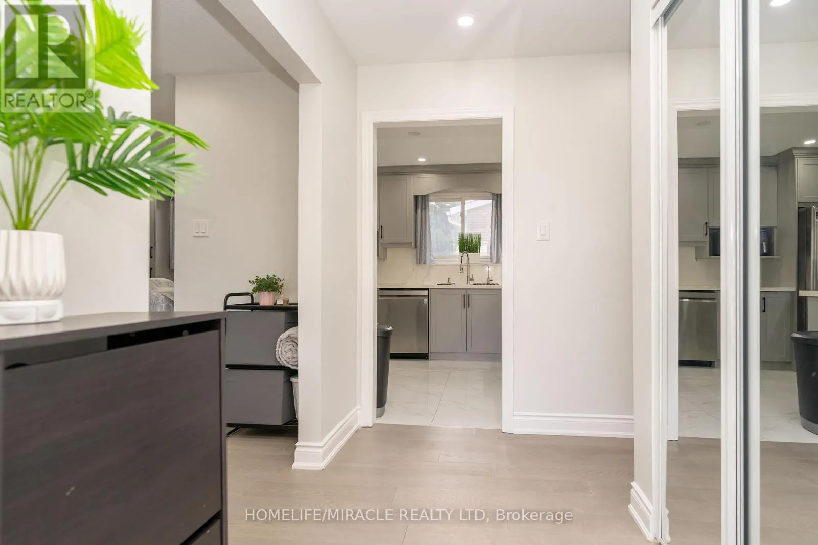 5 FINSBURY DRIVE