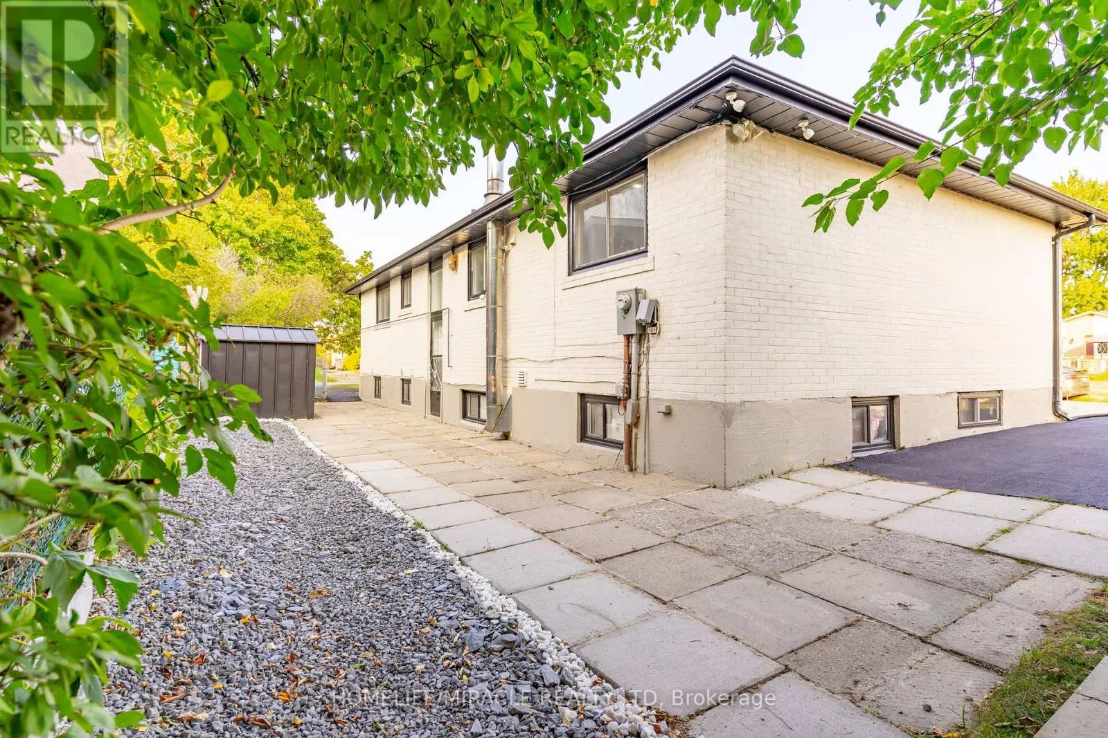 5 FINSBURY DRIVE