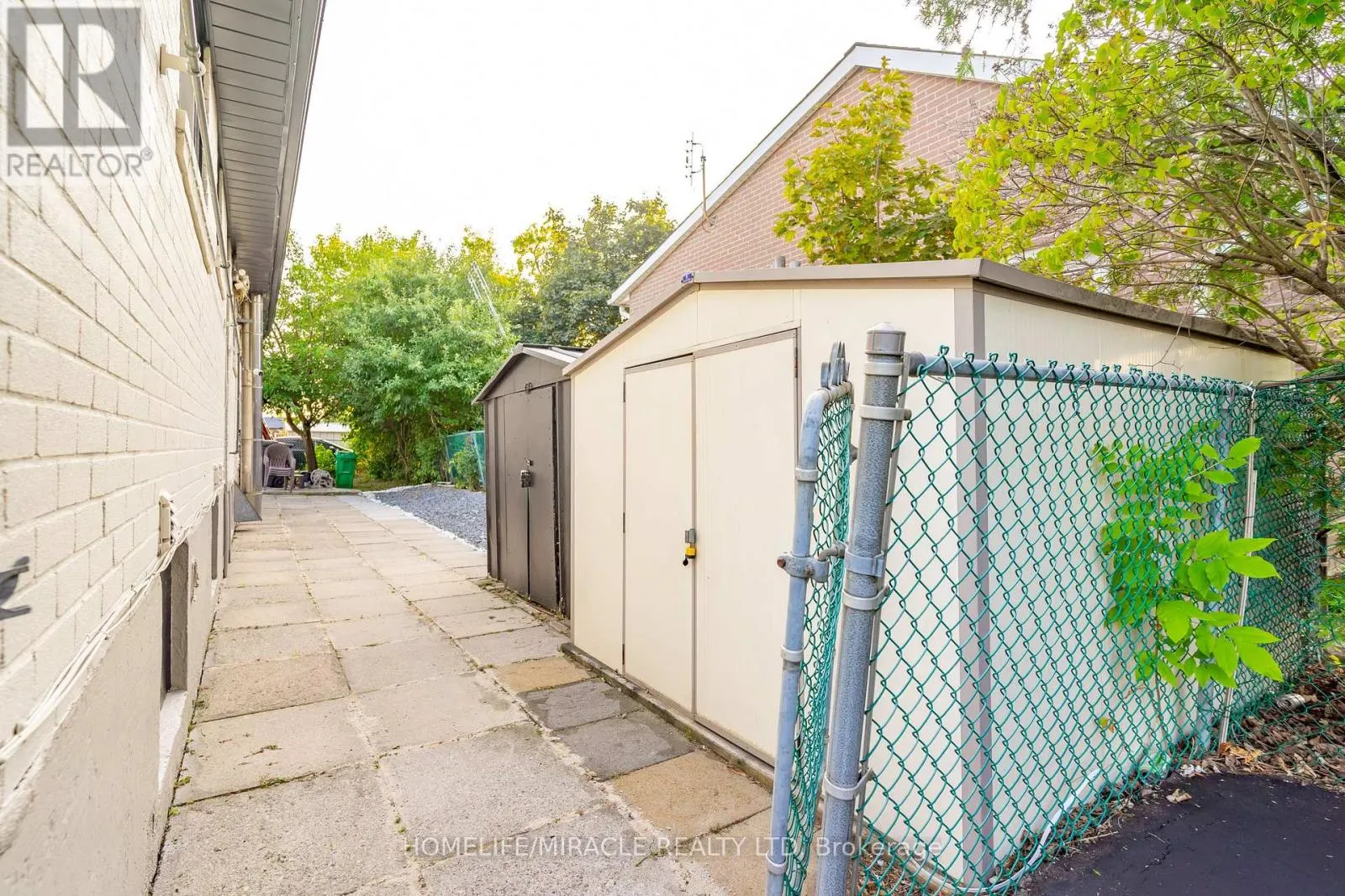 5 FINSBURY DRIVE
