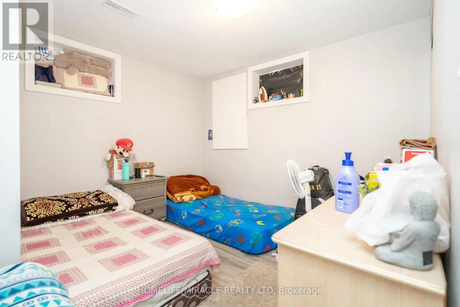 5 FINSBURY DRIVE