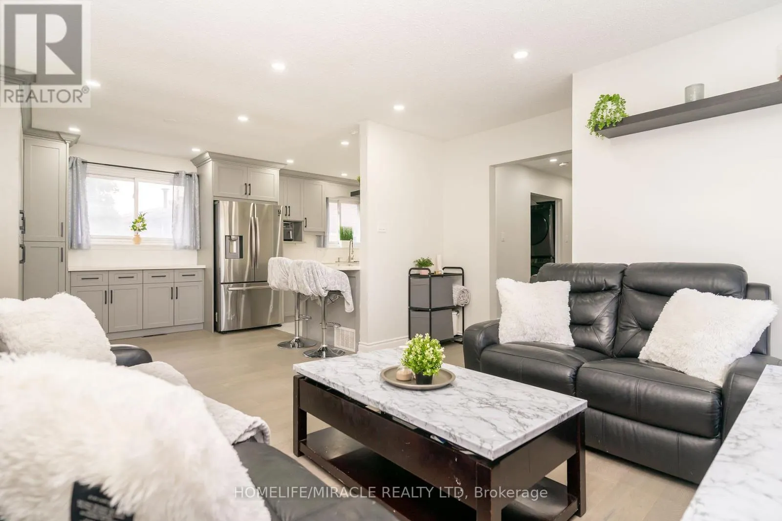 5 FINSBURY DRIVE