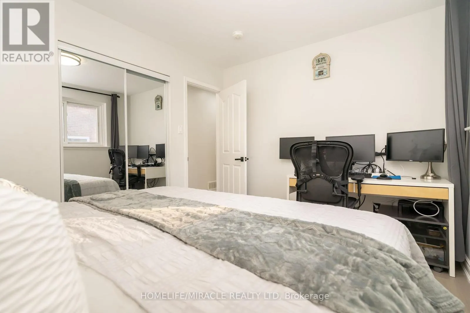 5 FINSBURY DRIVE
