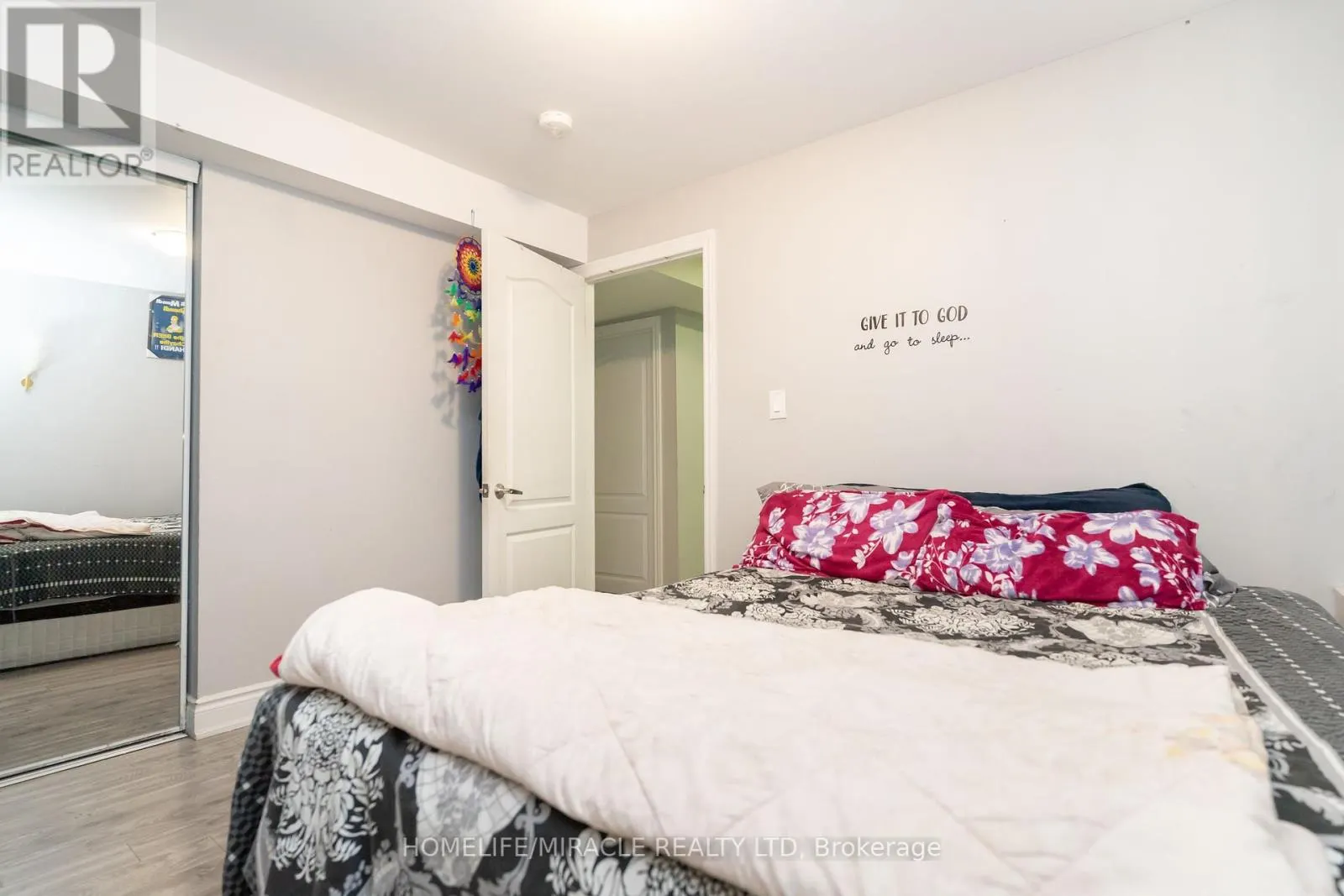 5 FINSBURY DRIVE
