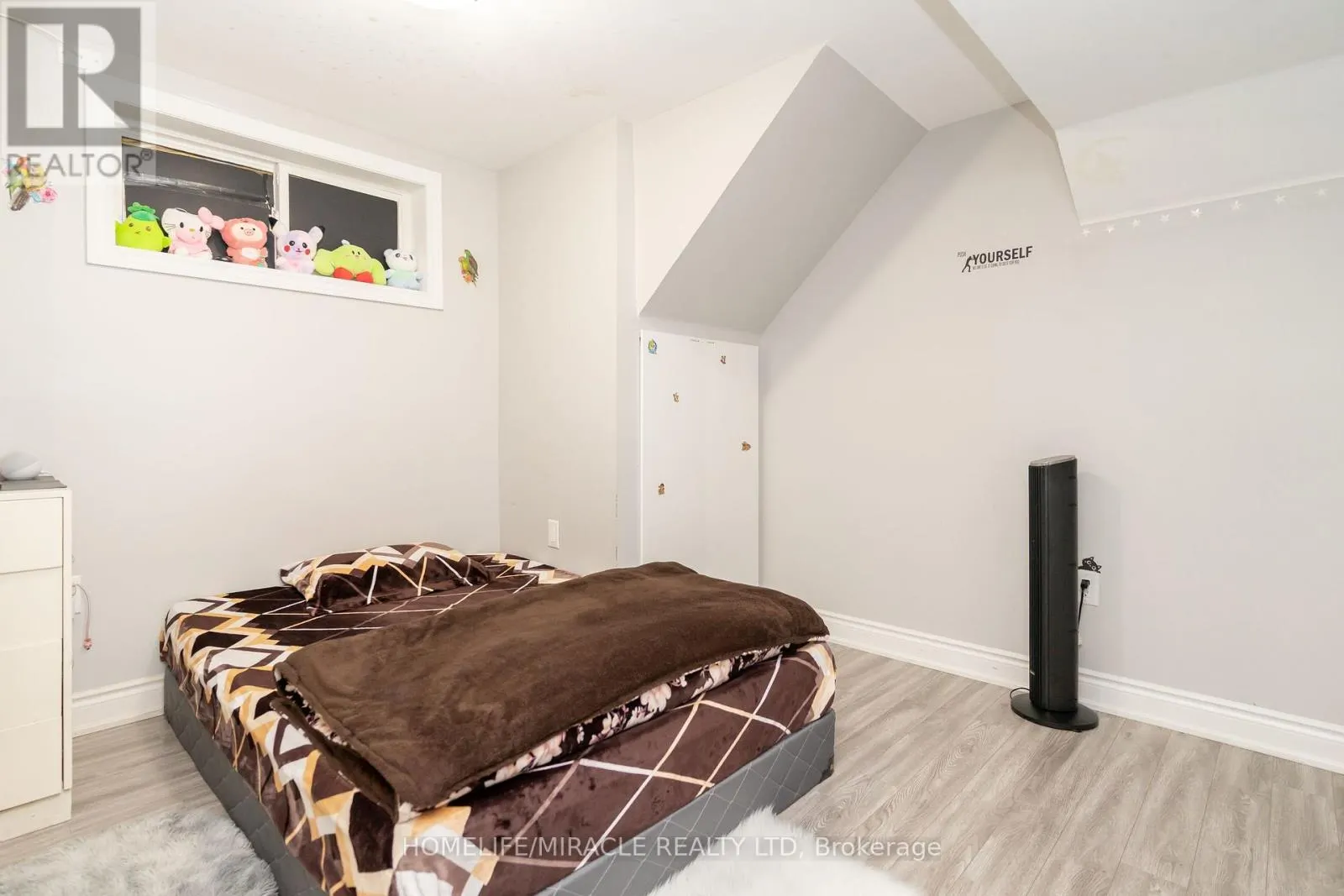 5 FINSBURY DRIVE