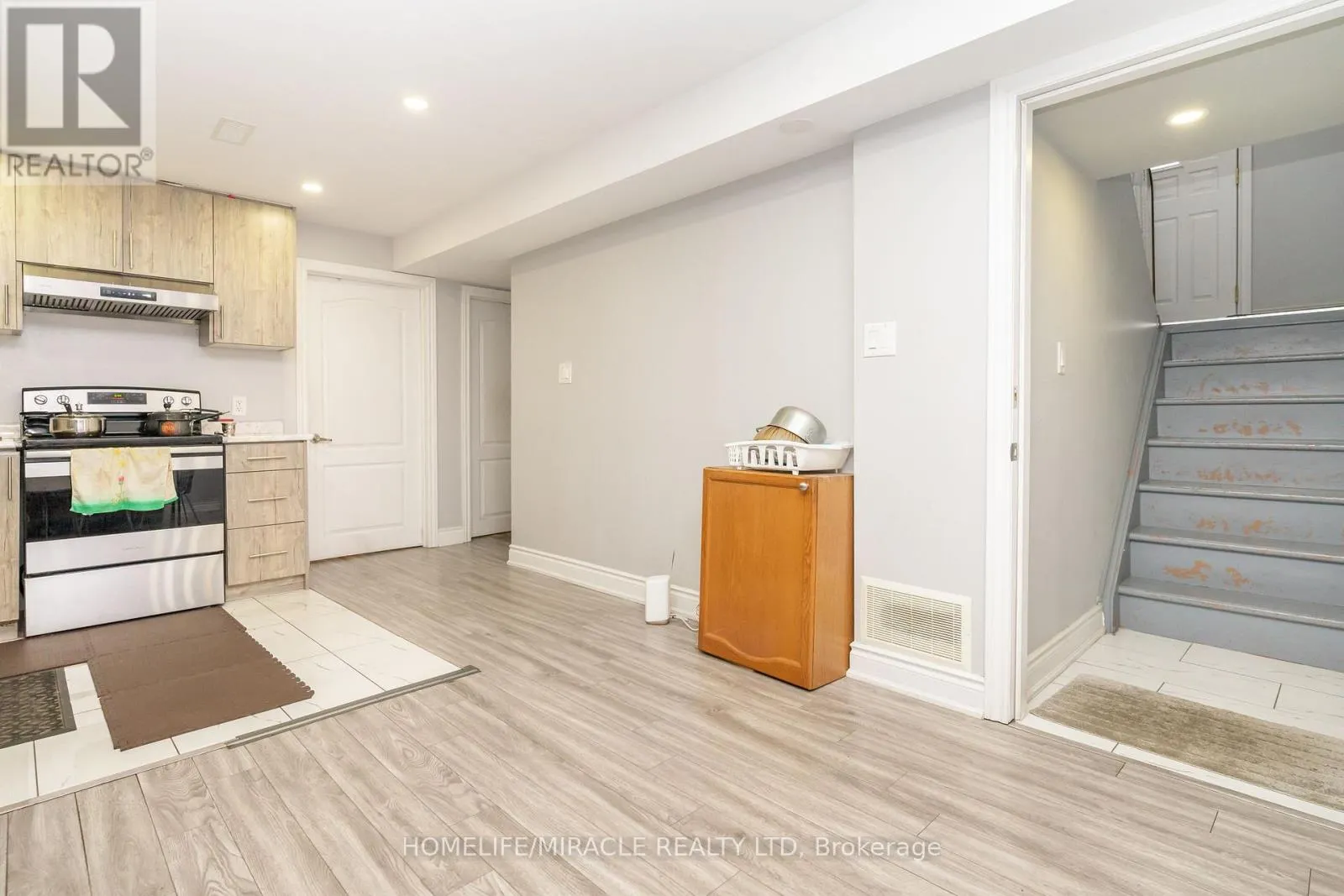 5 FINSBURY DRIVE