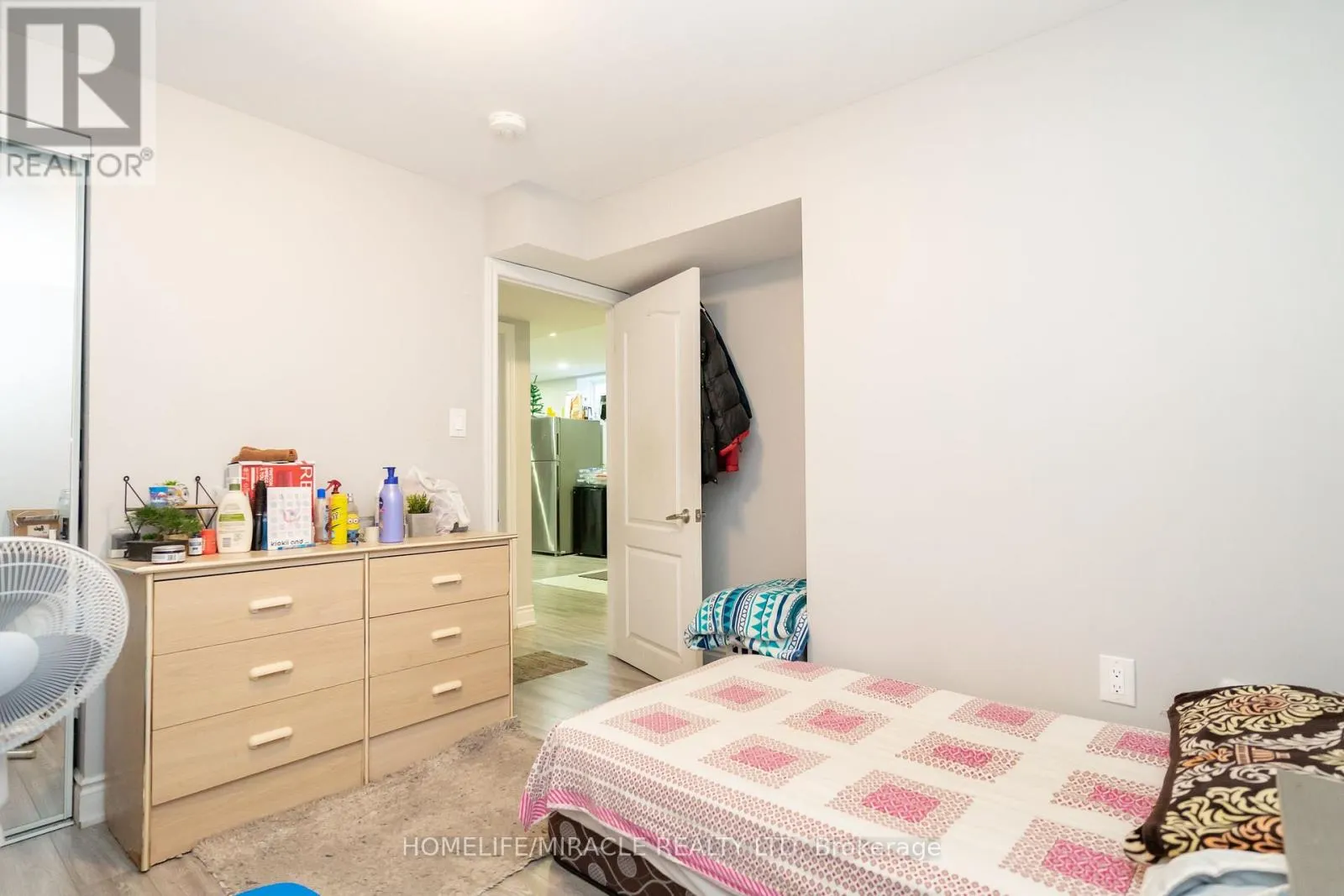 5 FINSBURY DRIVE