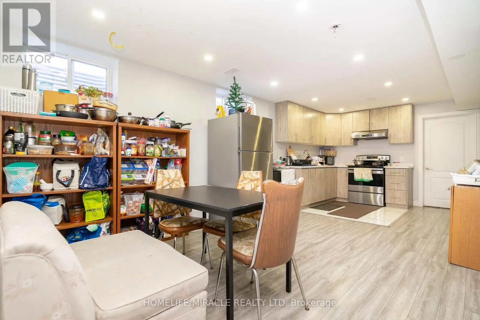 5 FINSBURY DRIVE