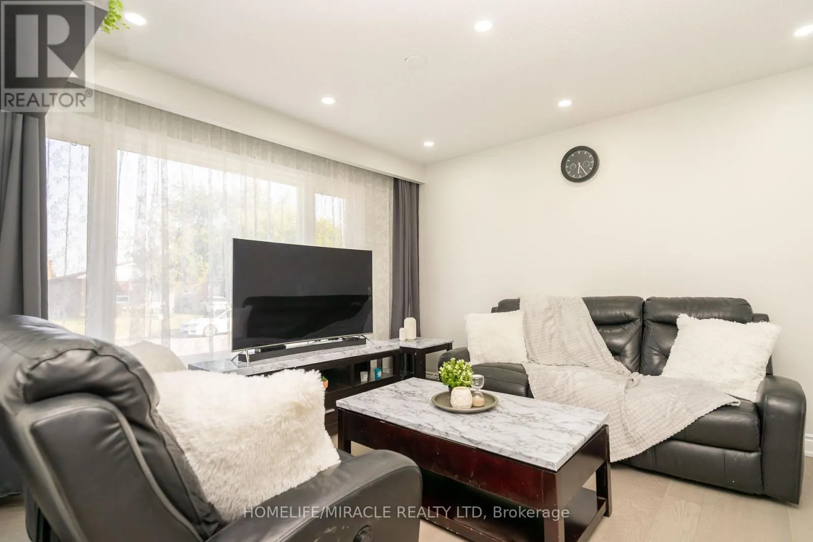 5 FINSBURY DRIVE