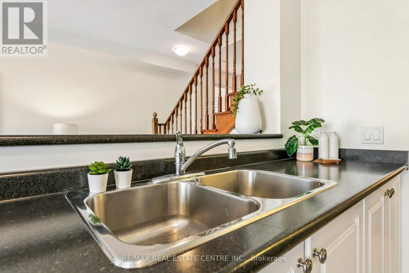 856 MILTONBROOK CRESCENT