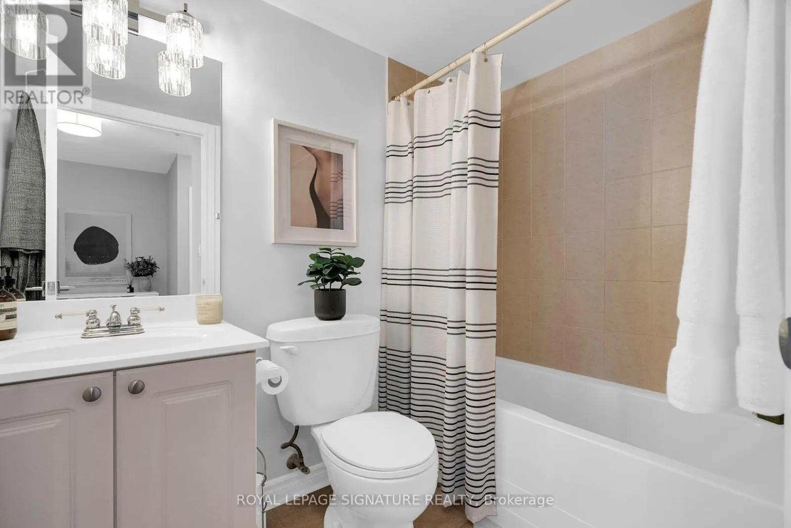 814 - 2088 LAWRENCE AVENUE W