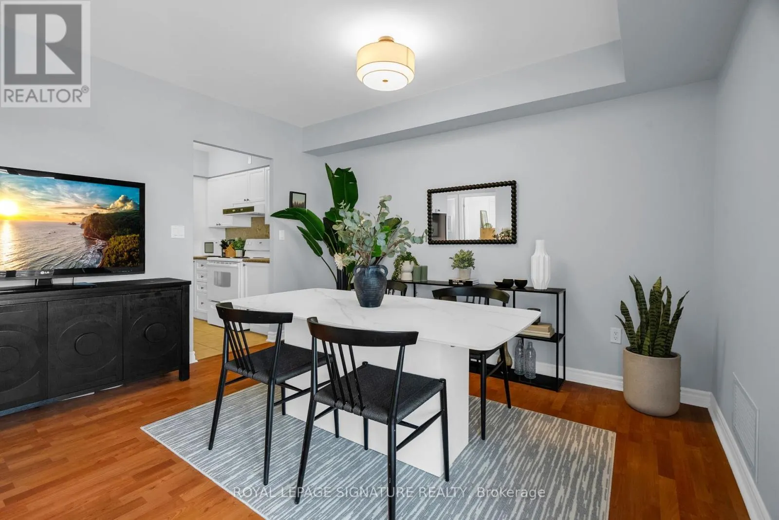 814 - 2088 LAWRENCE AVENUE W