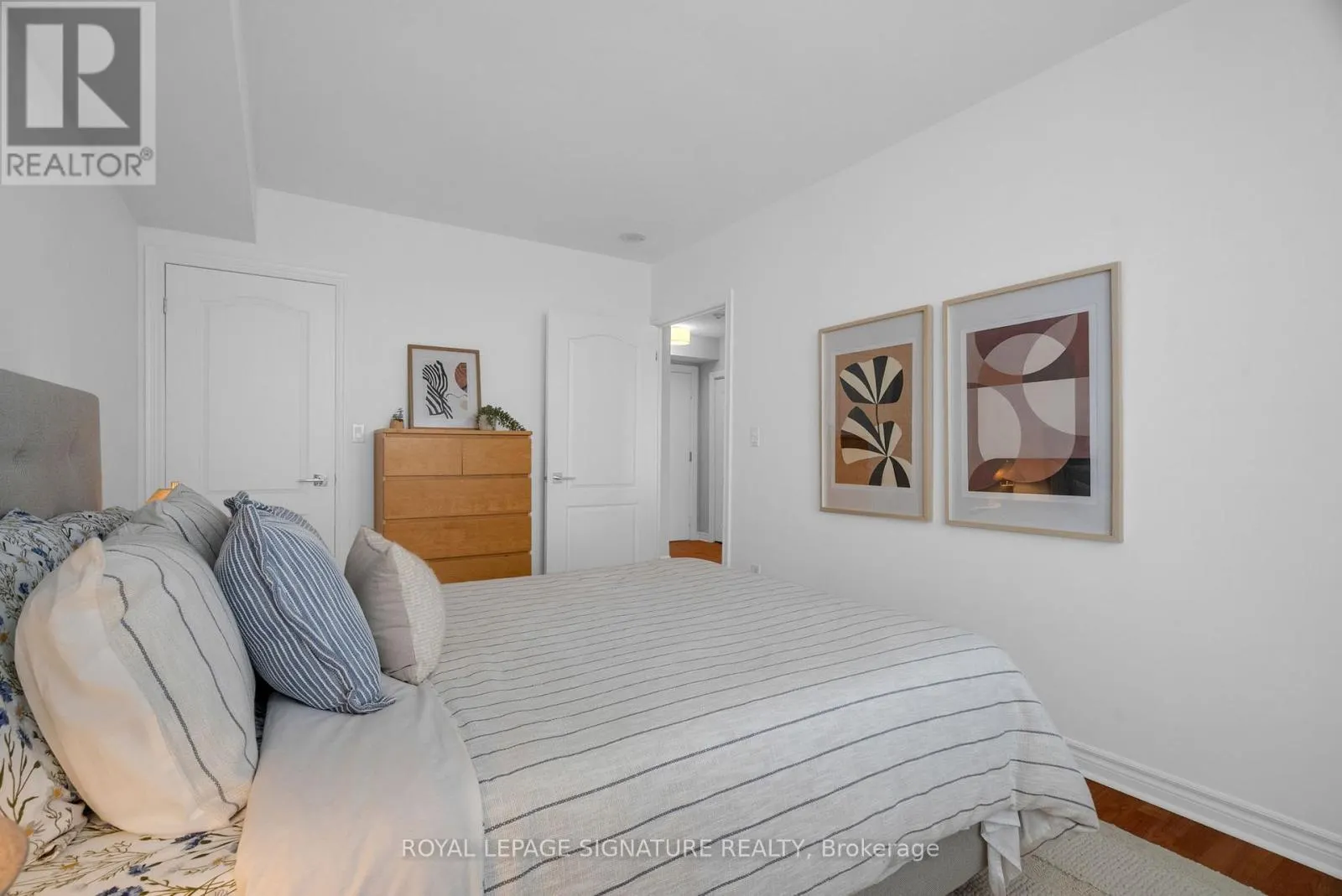 814 - 2088 LAWRENCE AVENUE W