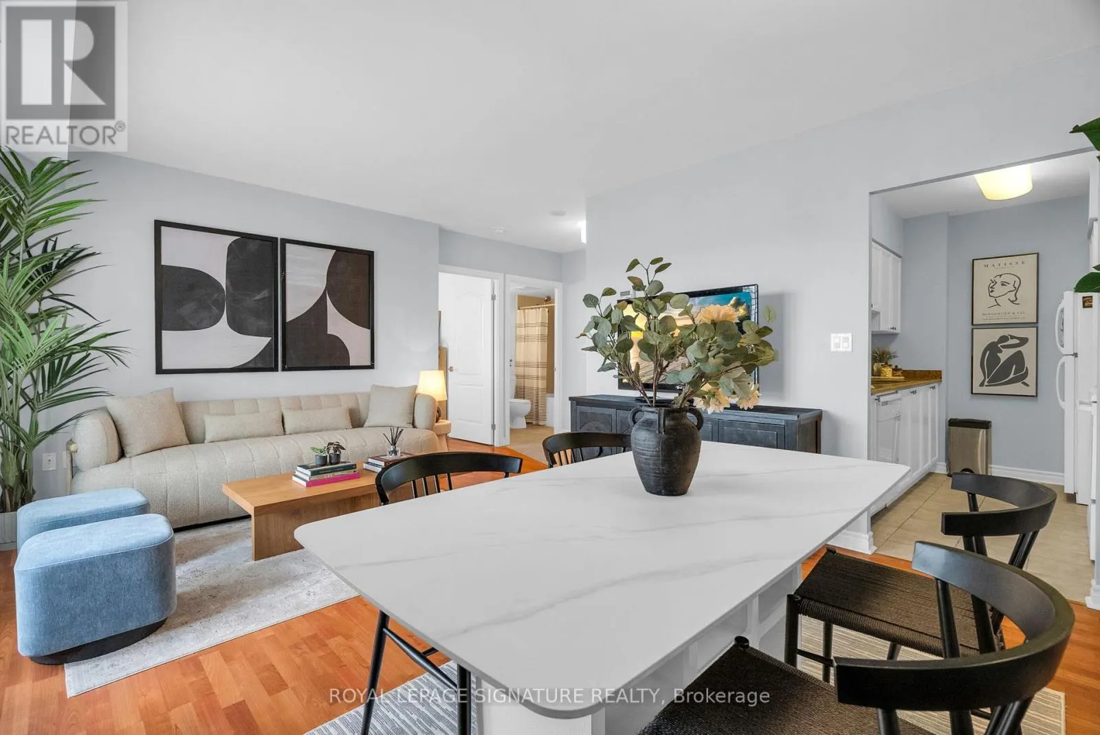 814 - 2088 LAWRENCE AVENUE W