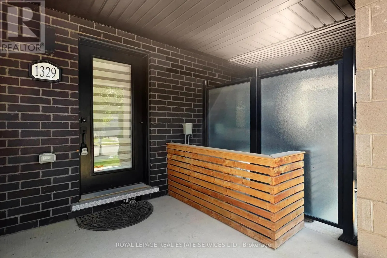 1329 CLARRIAGE COURT