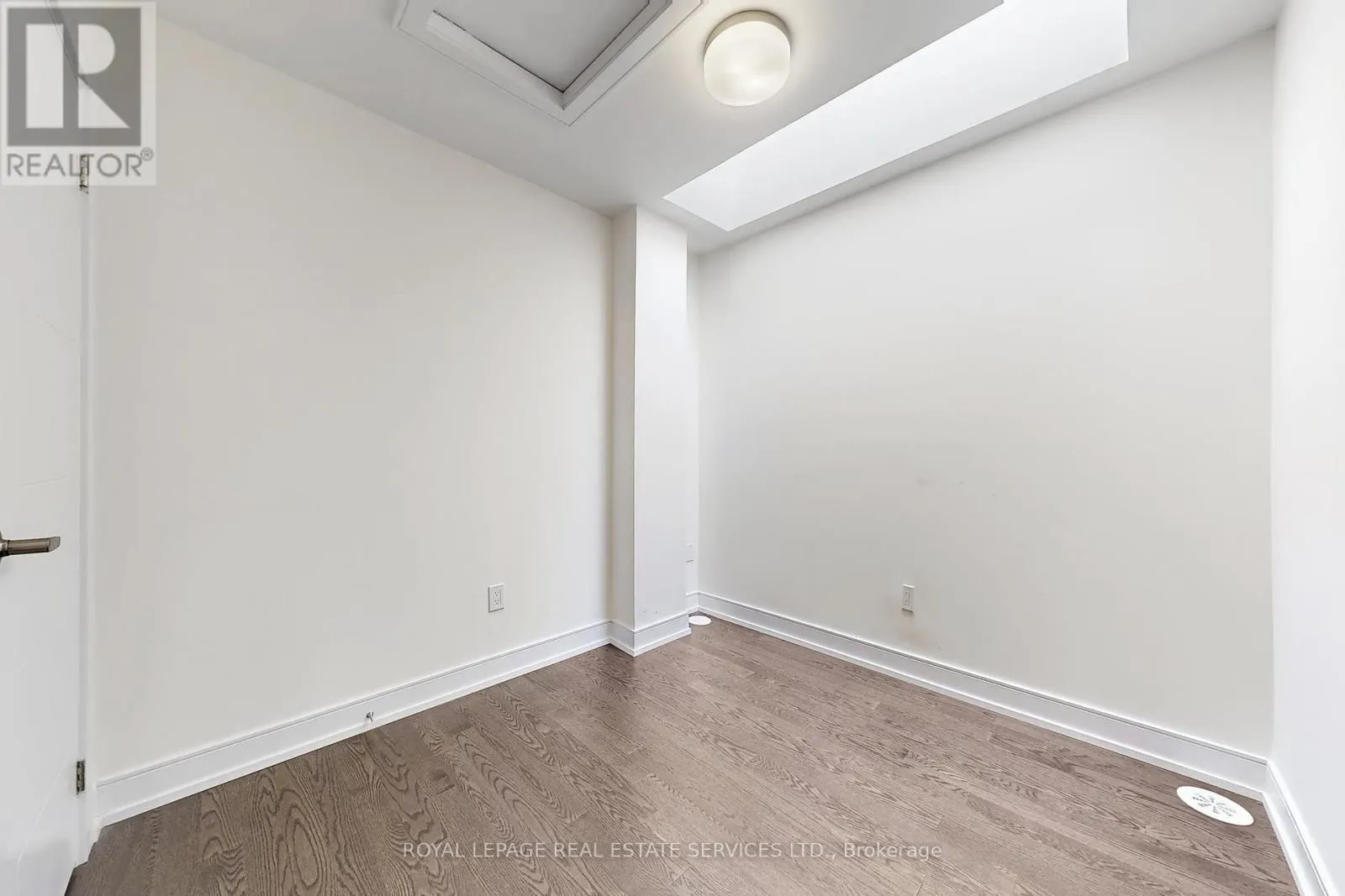 1329 CLARRIAGE COURT