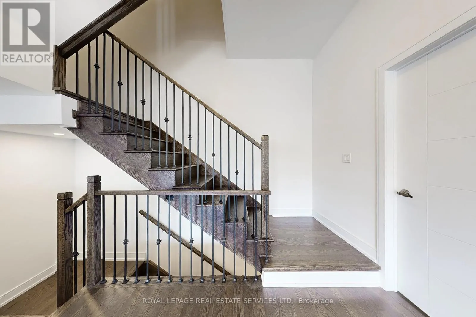 1329 CLARRIAGE COURT