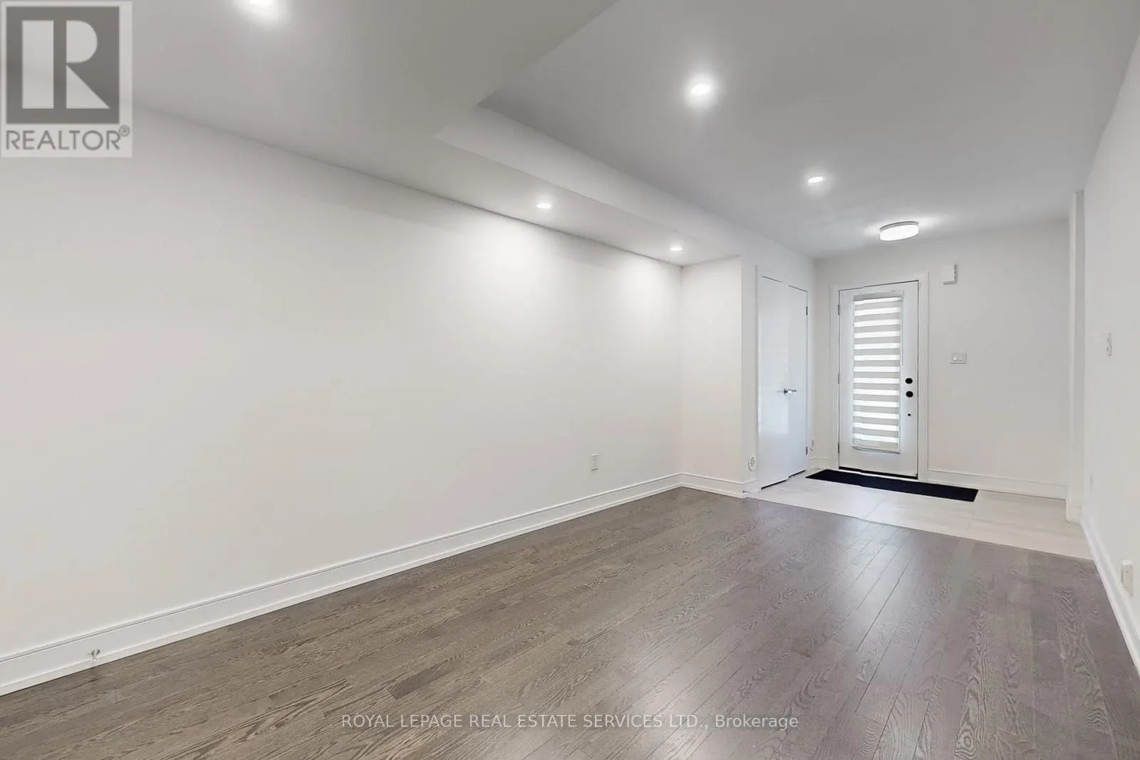 1329 CLARRIAGE COURT