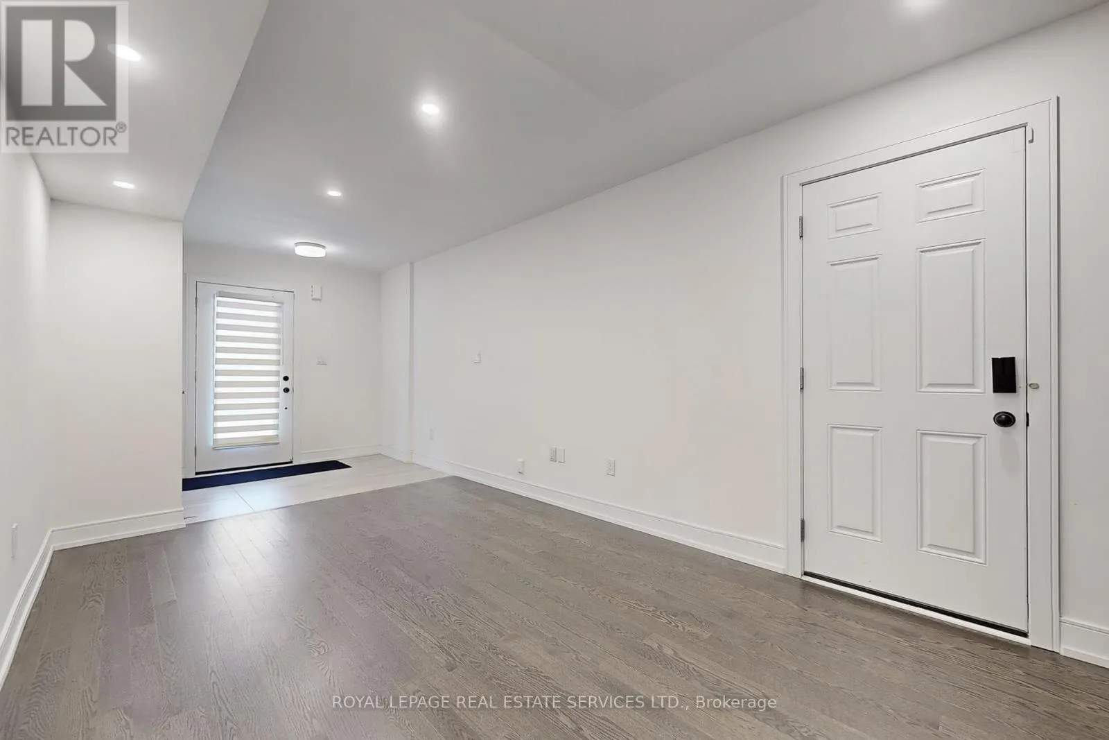 1329 CLARRIAGE COURT