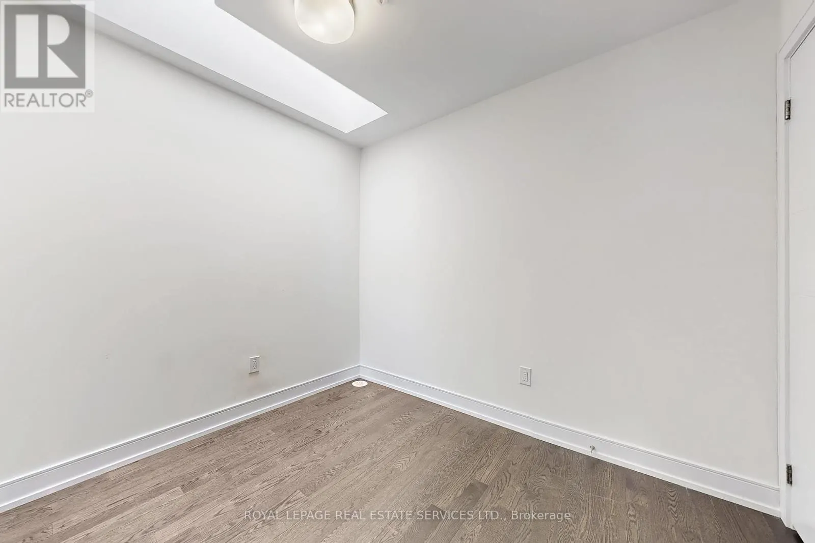 1329 CLARRIAGE COURT