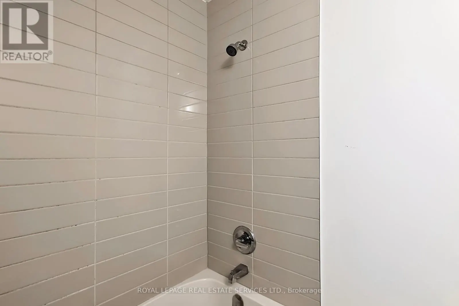 1329 CLARRIAGE COURT
