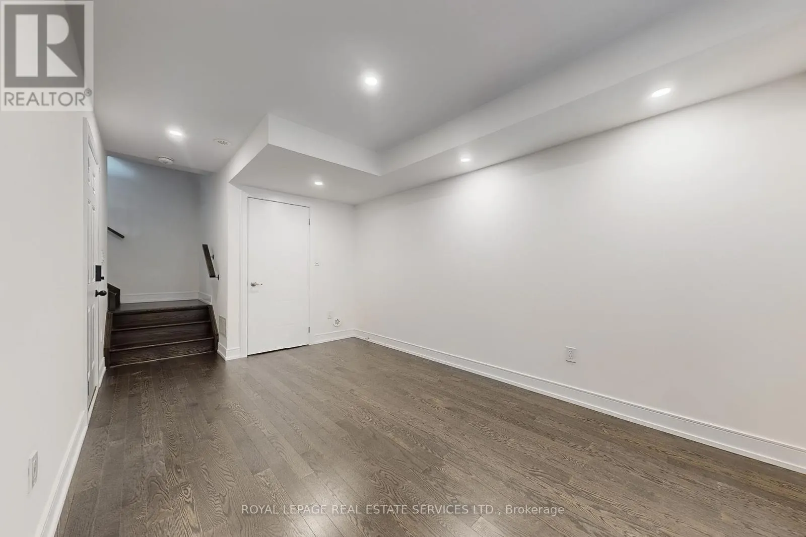 1329 CLARRIAGE COURT