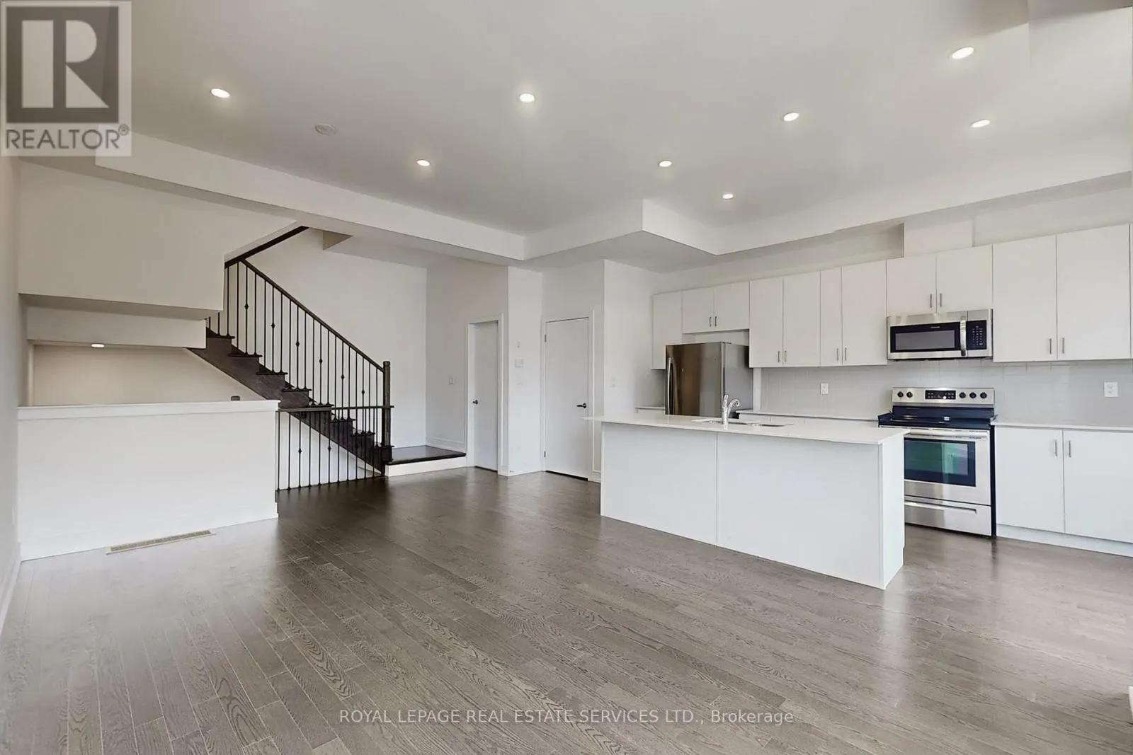 1329 CLARRIAGE COURT