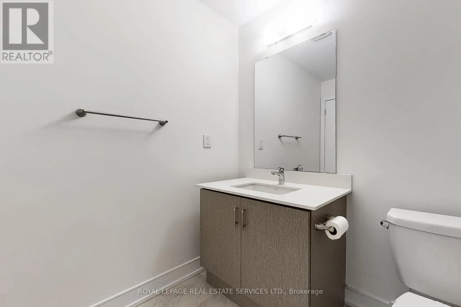 1329 CLARRIAGE COURT