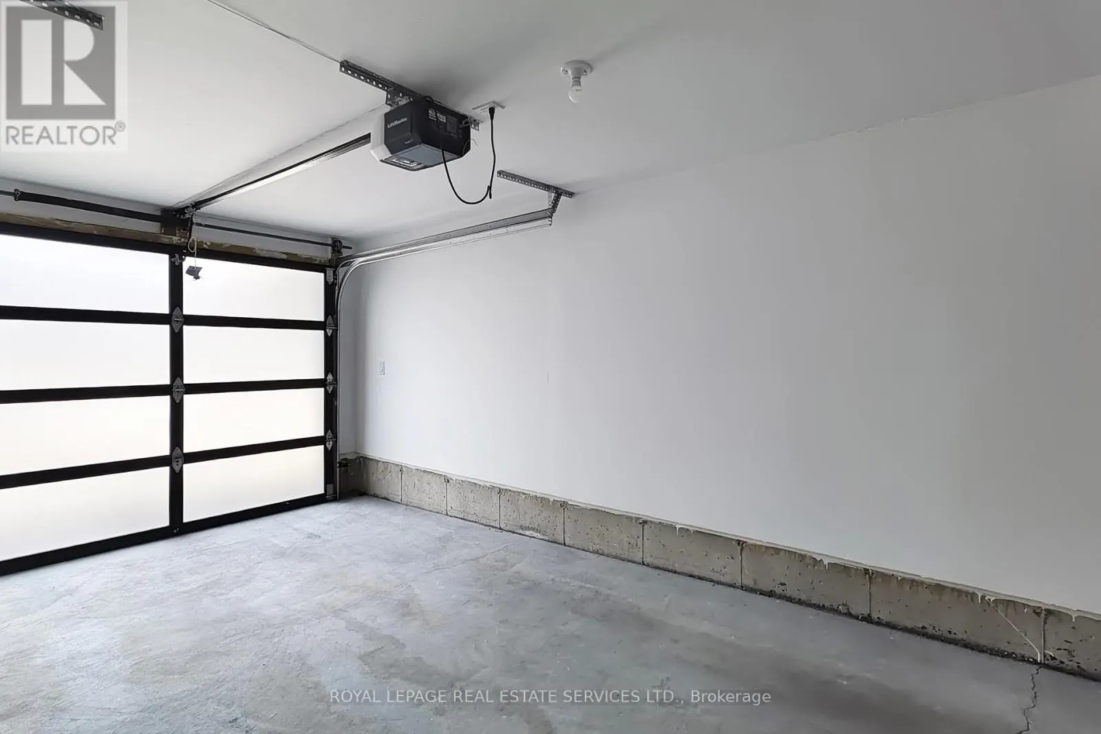 1329 CLARRIAGE COURT