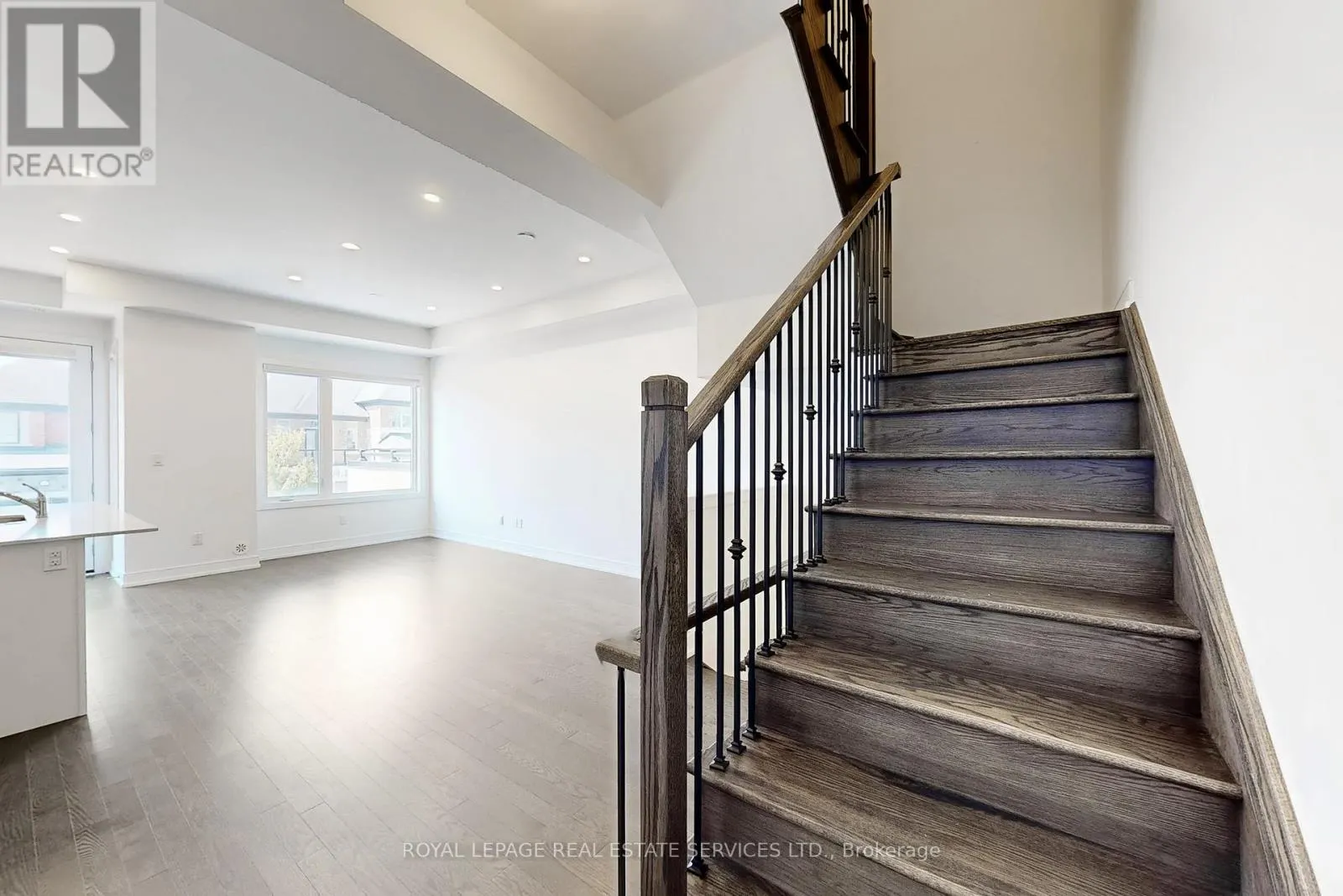 1329 CLARRIAGE COURT