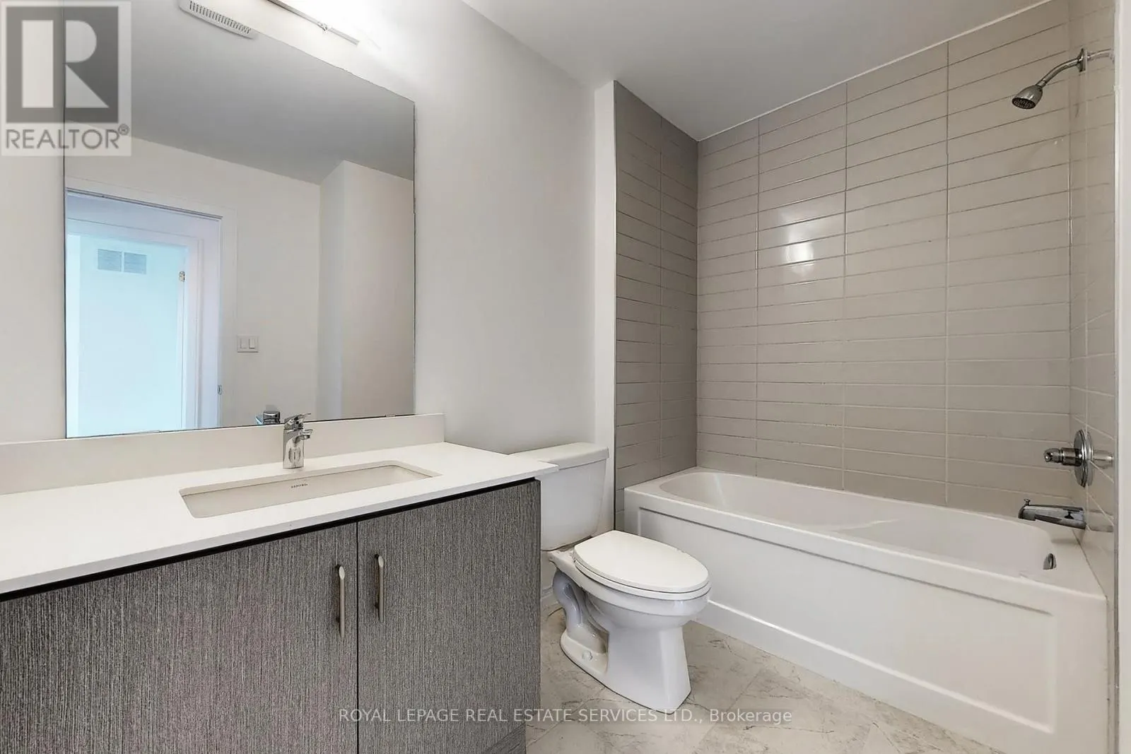 1329 CLARRIAGE COURT