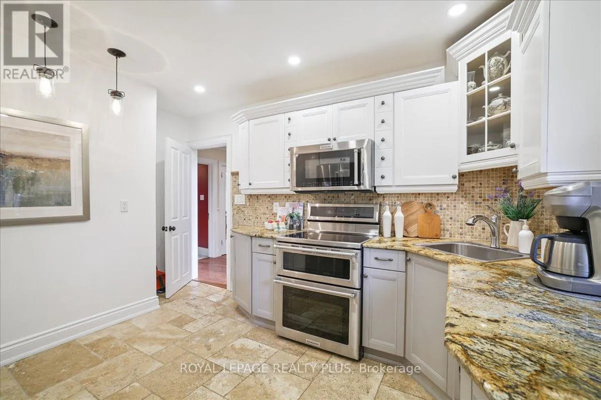 1048 ROYAL YORK ROAD