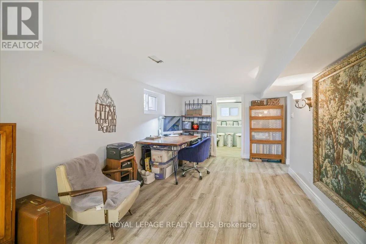 1048 ROYAL YORK ROAD