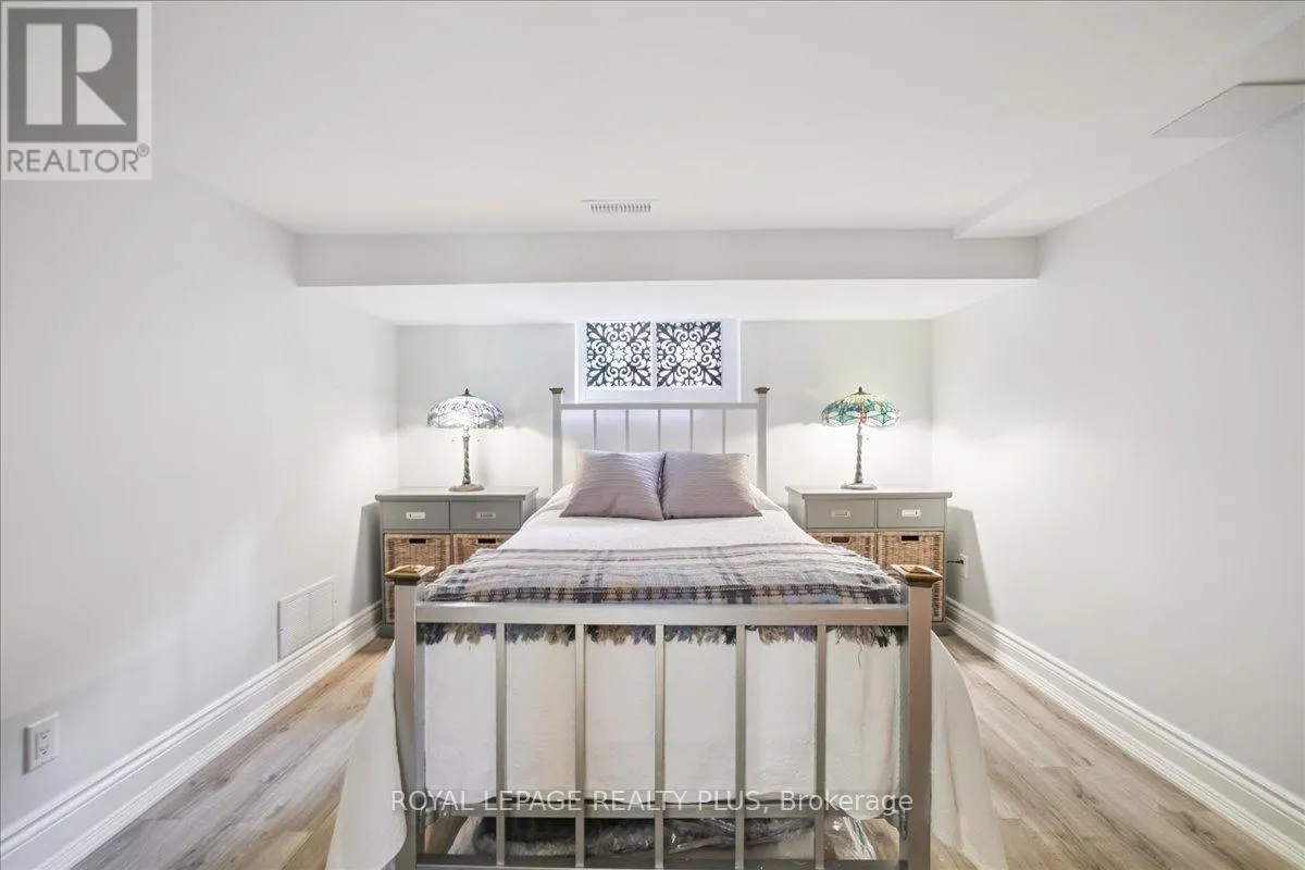 1048 ROYAL YORK ROAD