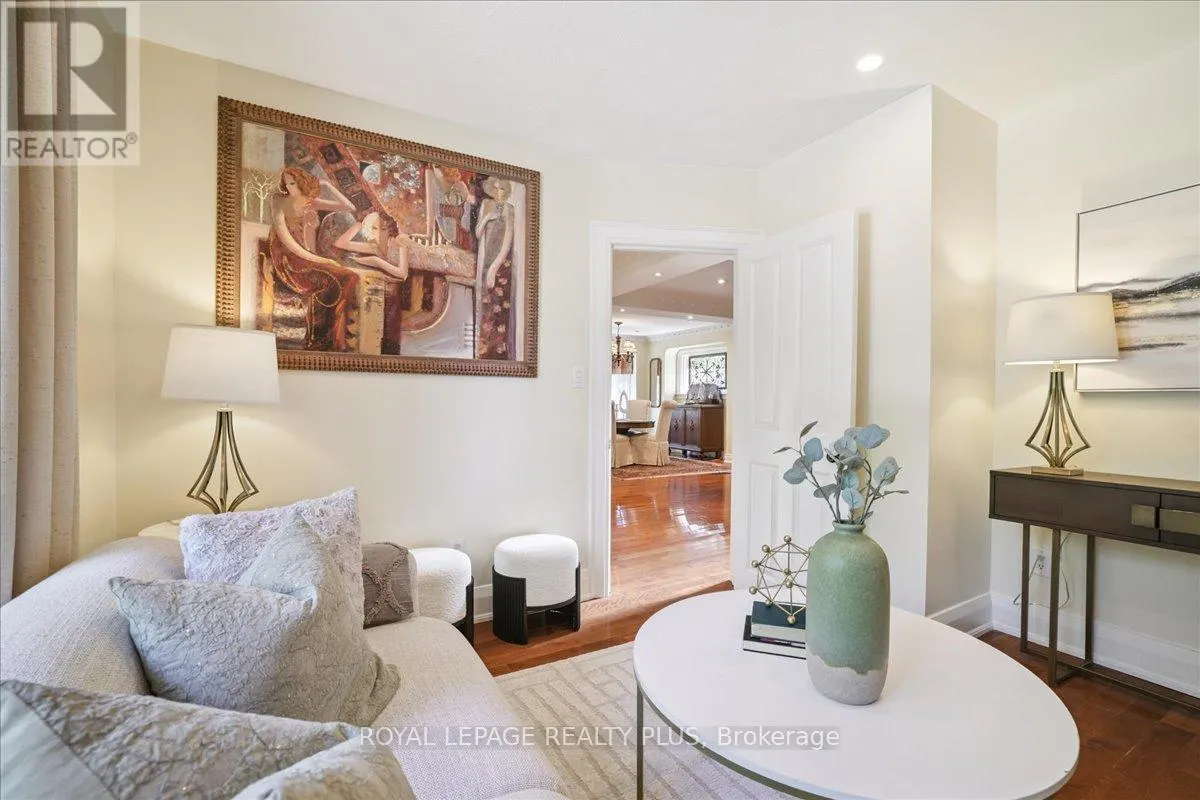 1048 ROYAL YORK ROAD