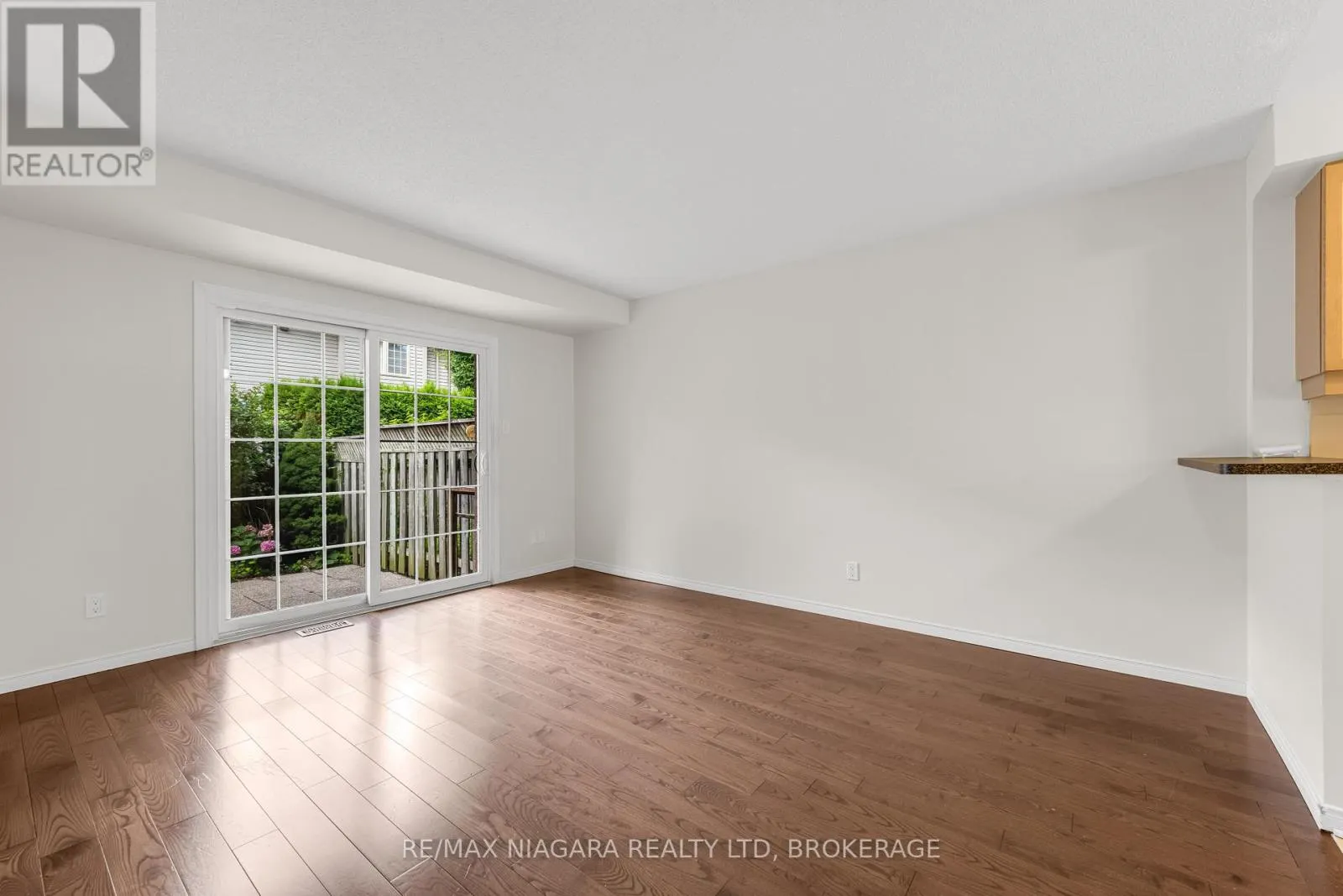 34 - 3333 NEW STREET, #34