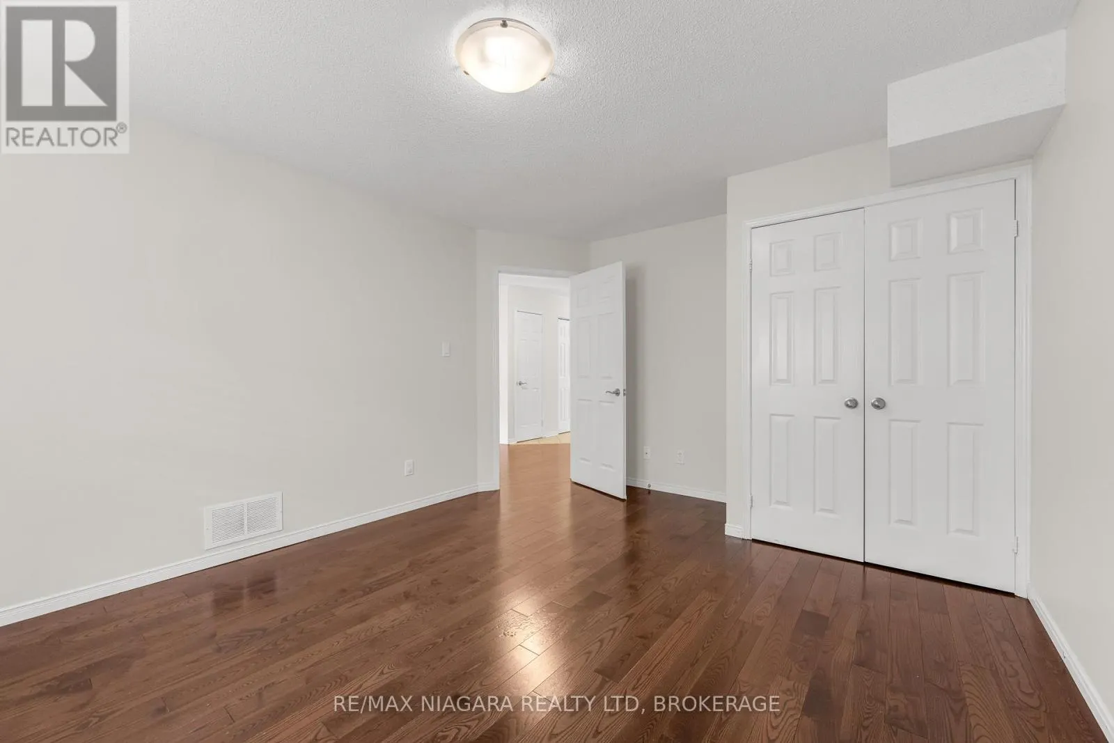 34 - 3333 NEW STREET, #34