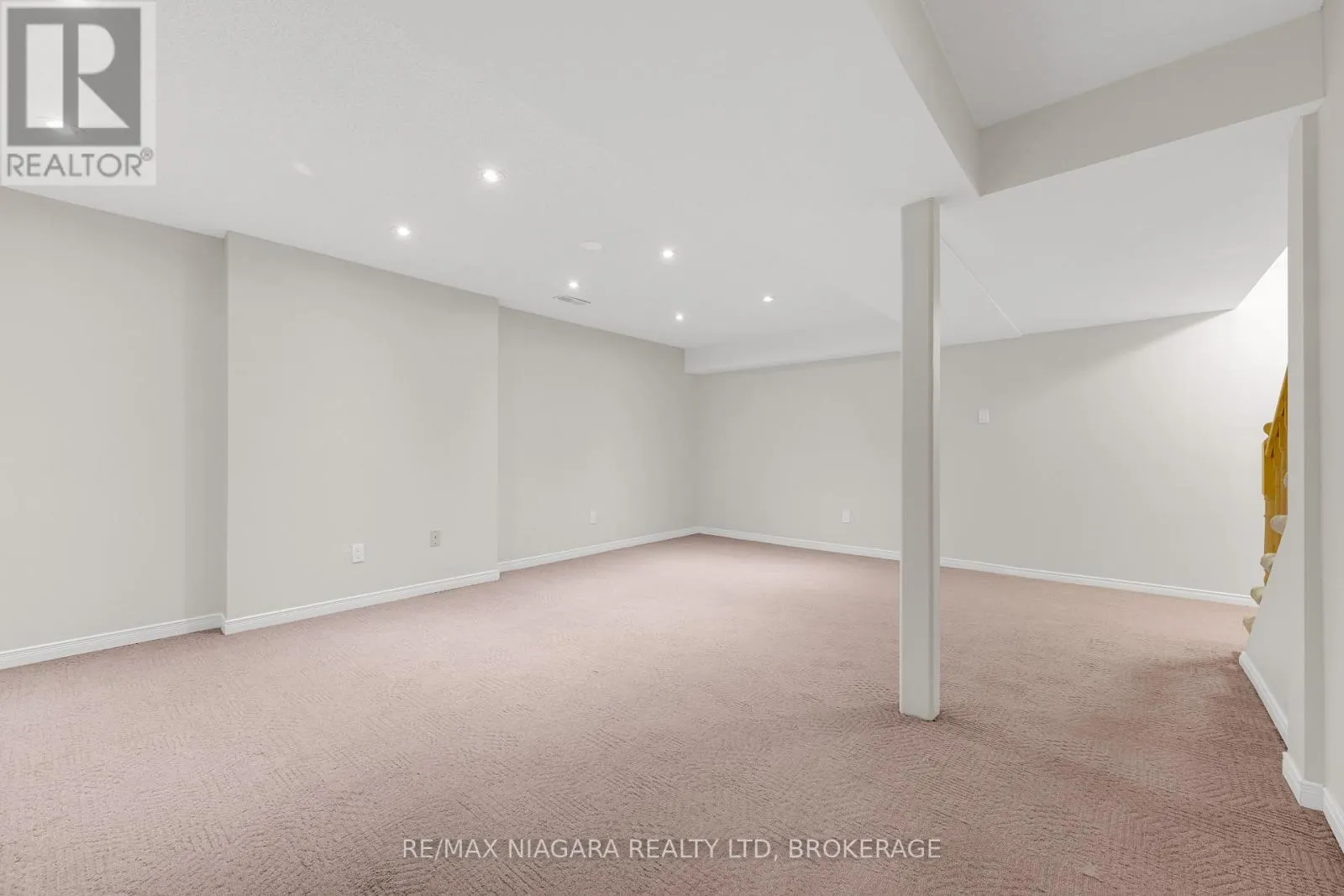 34 - 3333 NEW STREET, #34