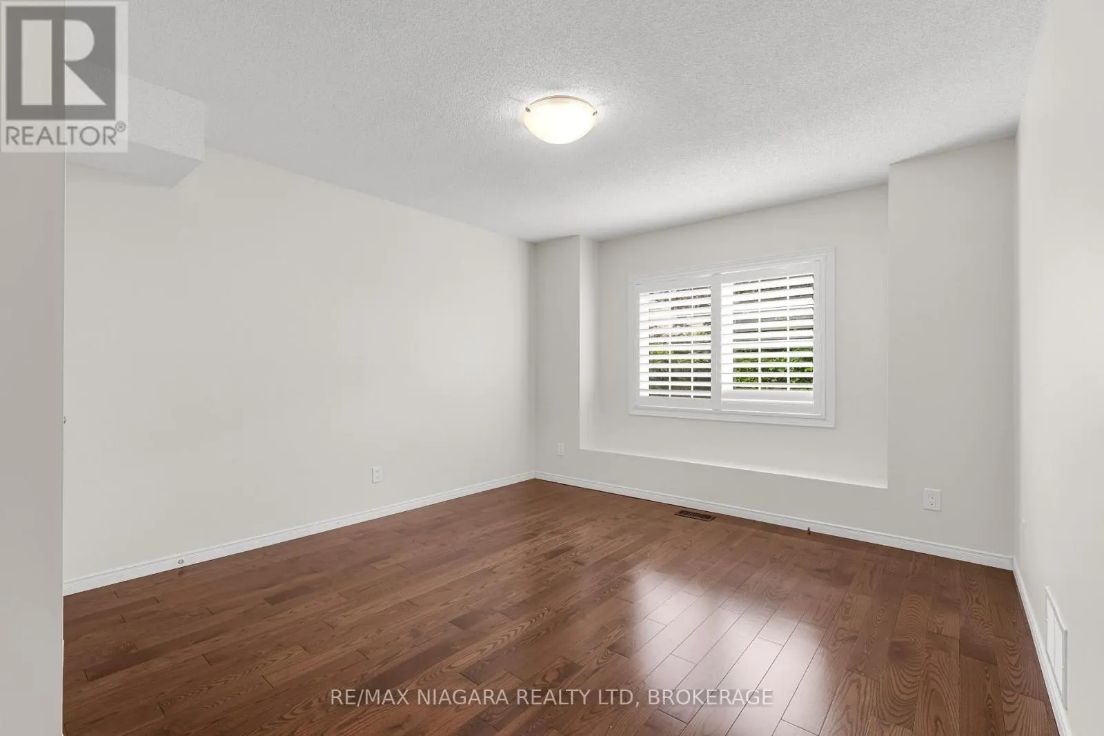 34 - 3333 NEW STREET, #34