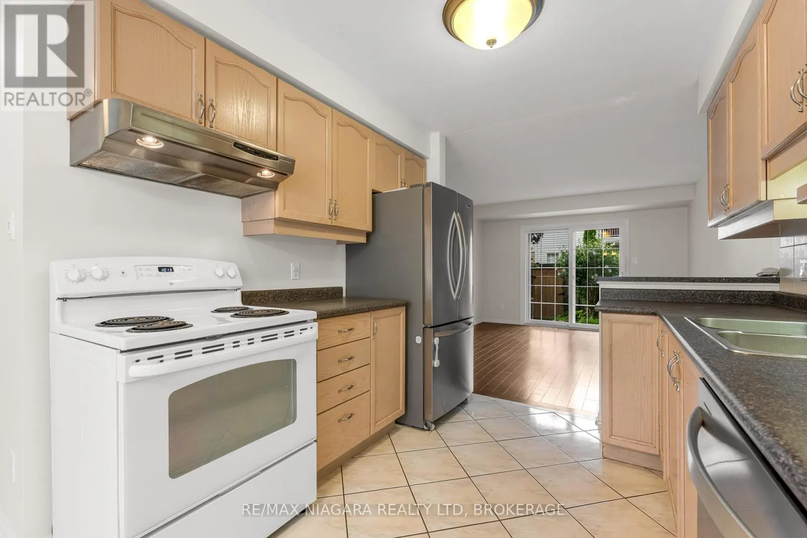 34 - 3333 NEW STREET, #34