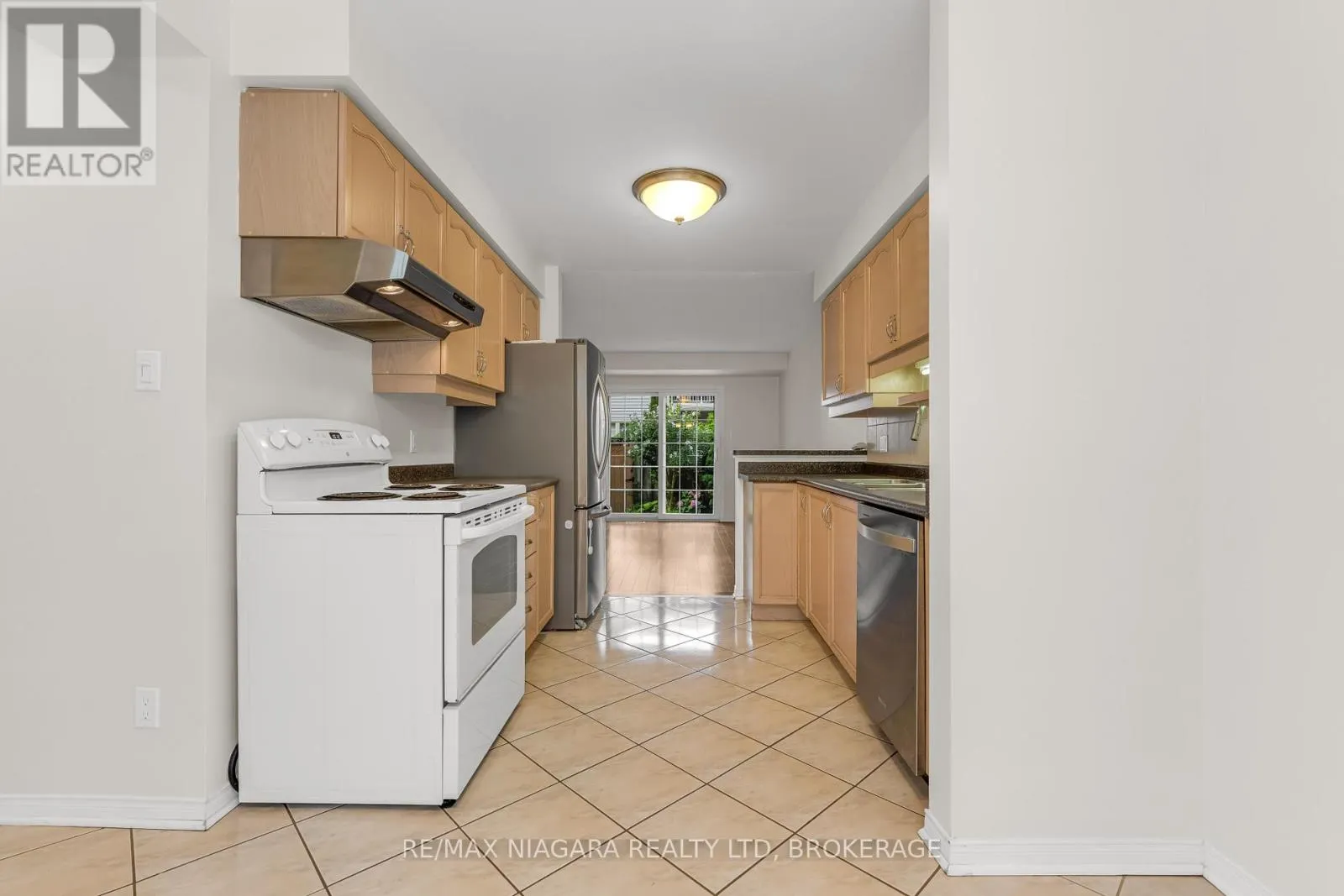 34 - 3333 NEW STREET, #34