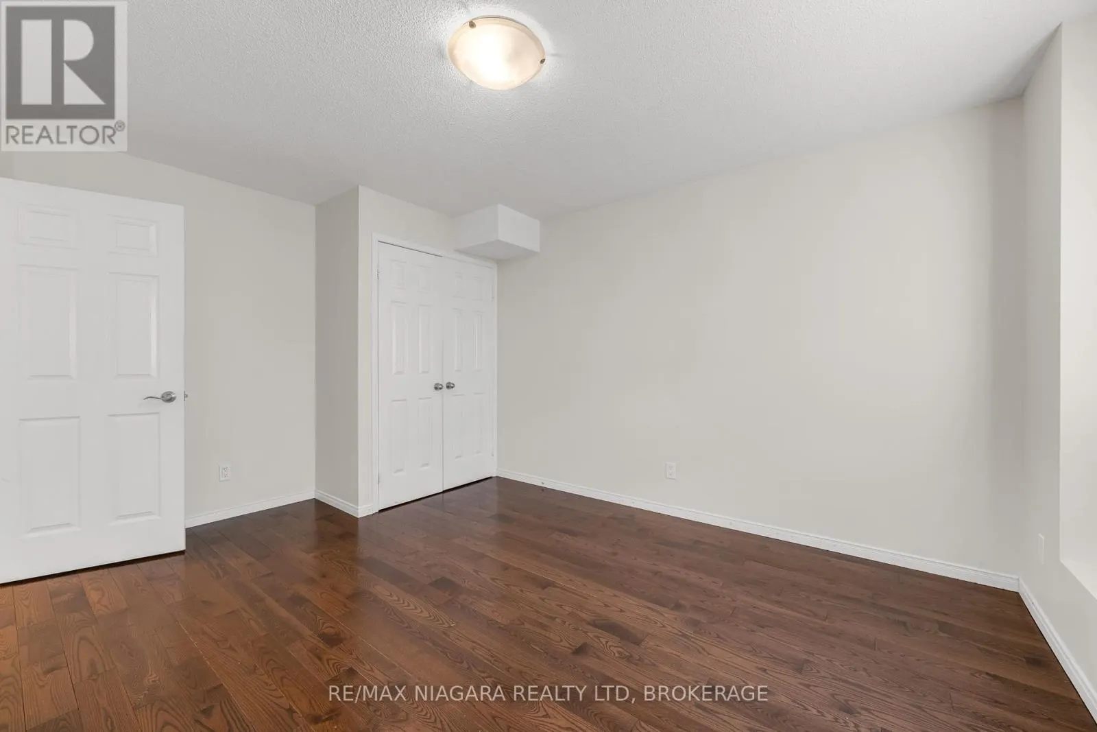 34 - 3333 NEW STREET, #34