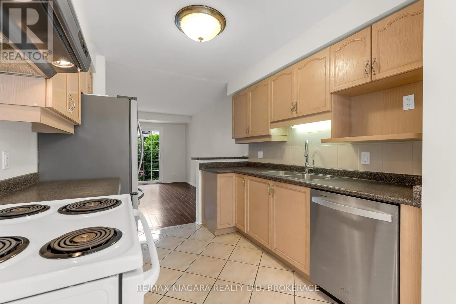 34 - 3333 NEW STREET, #34