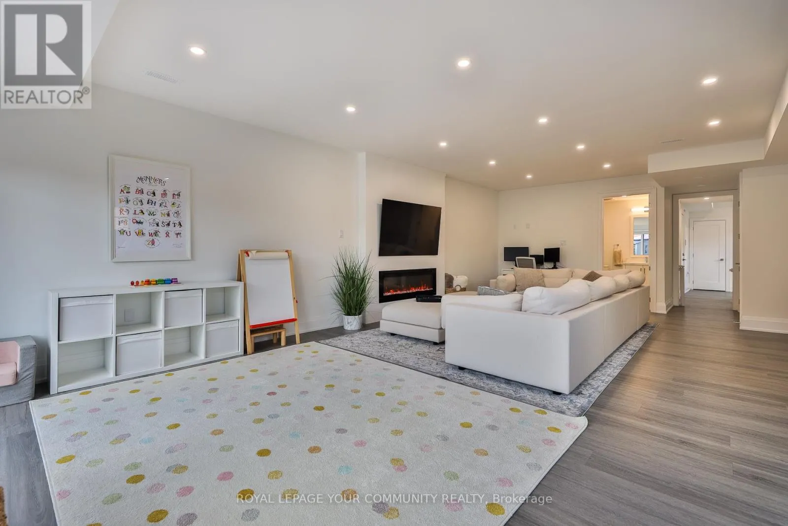37 ST GASPAR COURT