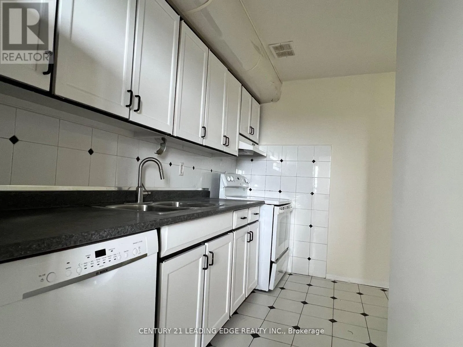 916 - 80 GRANDRAVINE DRIVE