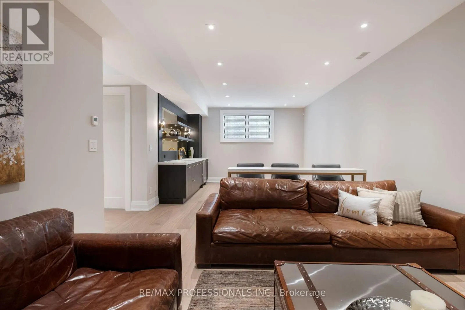 10 SHAND AVENUE